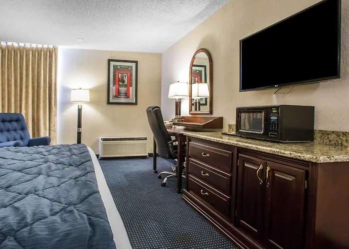 Inn Quality - Chicago Near The Mall 4*