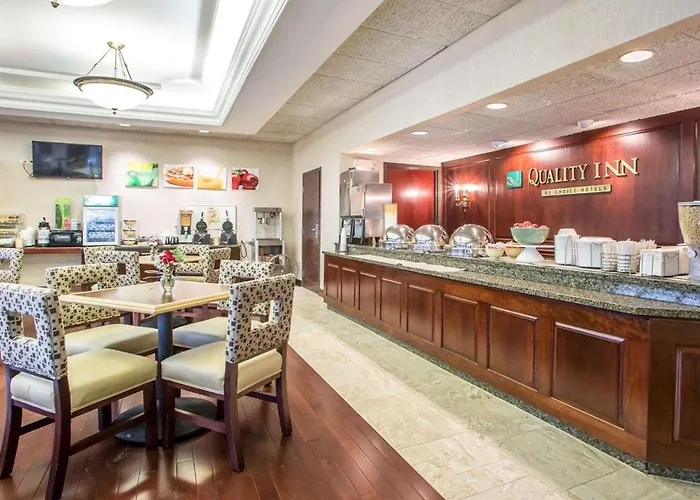 Inn Quality - Chicago Near The Mall 4*
