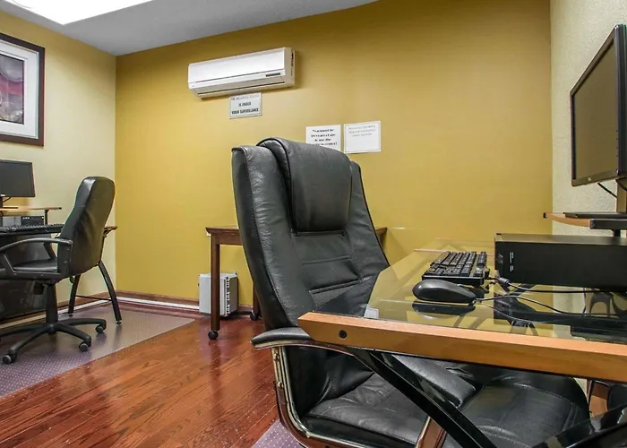 Inn Quality - Chicago Near The Mall 4*