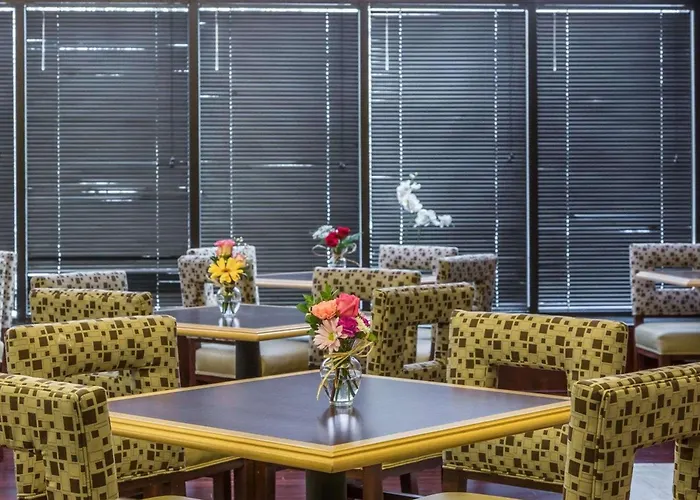 Inn Quality - Chicago Near The Mall 4*