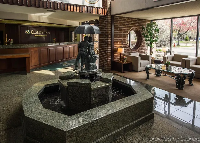 Inn Quality - Chicago Near The Mall 4*